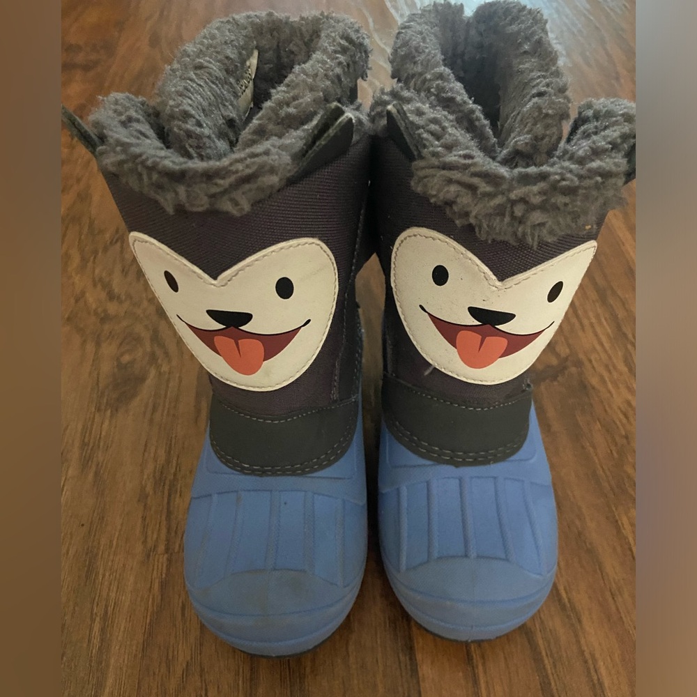Cat and Jack Snow Boots Size 11 (kids)